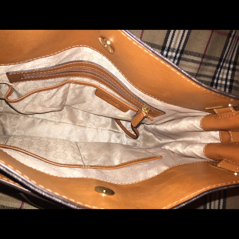 Michael Kors Hamilton Bag - Picture 3 of 3